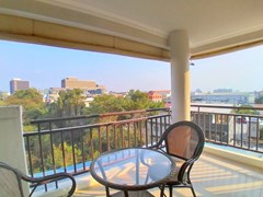 Condominium for rent Pattaya showing the living room balcony 