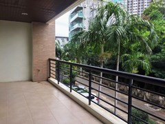 Condominium for rent Pratumnak Pattaya showing the  balcony 