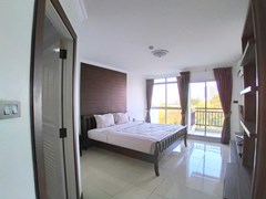 Condominium for rent Pattaya showing the master bedroom suite 