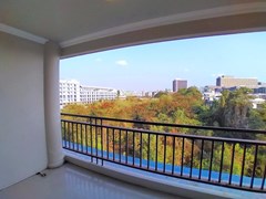 Condominium for rent Pattaya showing the second bedroom balcony 