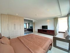 Condominium for rent Pratumnak Pattaya showing the master bedroom and balcony 