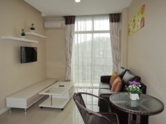 Condominium for rent East Pattaya showing the living and dining areas