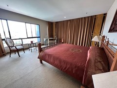 Condo for rent Pattaya Pratumnak Hill showing the master bedroom