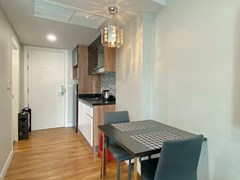 Condominium for Rent Jomtien showing the dining and kitchen areas 