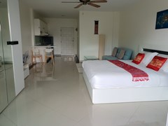 Condominium for rent Pattaya View Talay 6 showing the open plan area