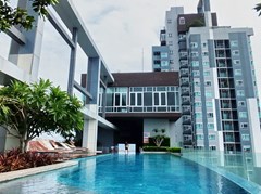 Condominium for rent Pattaya showing the pool and condo building 