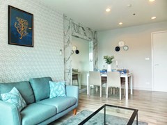 Condominium for rent Pattaya showing the living and dining area 