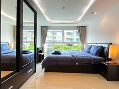Condominium for rent Pattaya showing the bedroom and furniture 