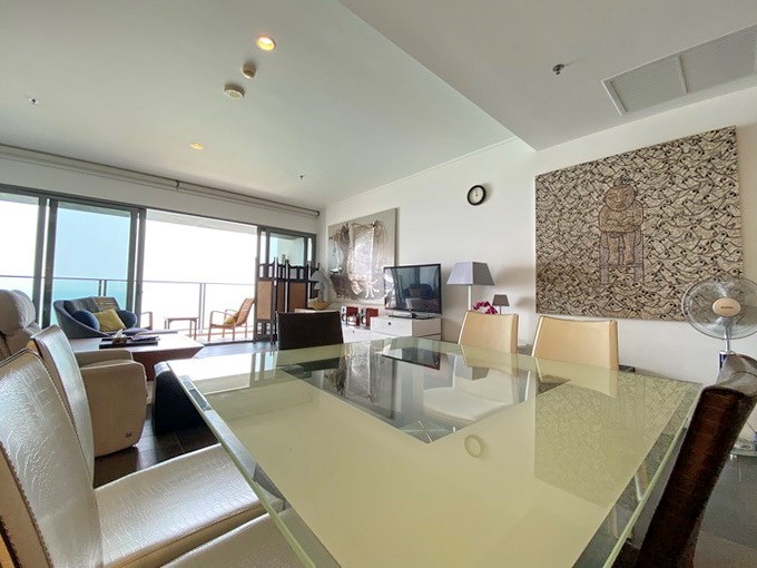Condominium for rent Northpoint Pattaya showing the dining area 