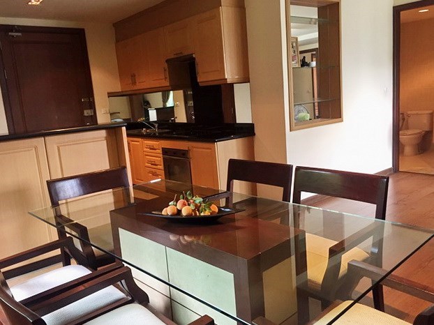 Condominium for rent Pratumnak Pattaya showing the dining and kitchen 