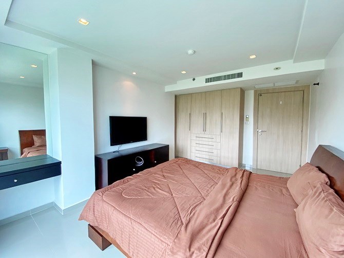 Condominium for rent Pratumnak Pattaya showing the large second bedroom