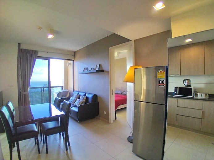 Condominium for rent UNIXX South Pattaya showing the dining and living areas 