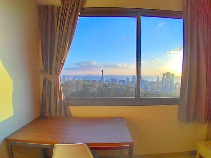 Condominium for rent UNIXX South Pattaya showing the master bedroom with office area