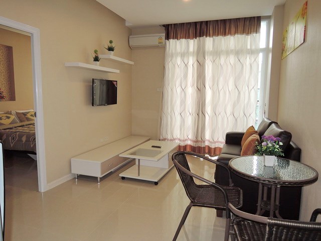 Condominium for rent East Pattaya showing the dining area