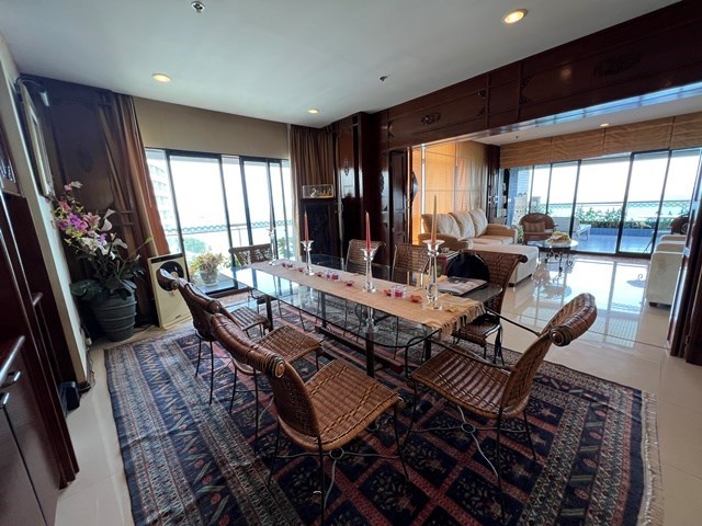 Condo for rent Pattaya Pratumnak Hill showing the dining room