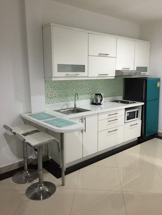 Condominium for rent Pattaya View Talay 6 showing the kitchen and breakfast bar