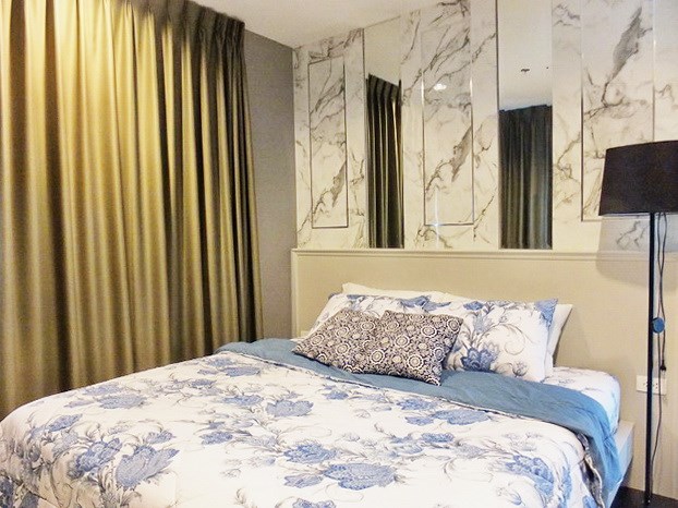 Condominium for rent Pattaya showing the master bedroom